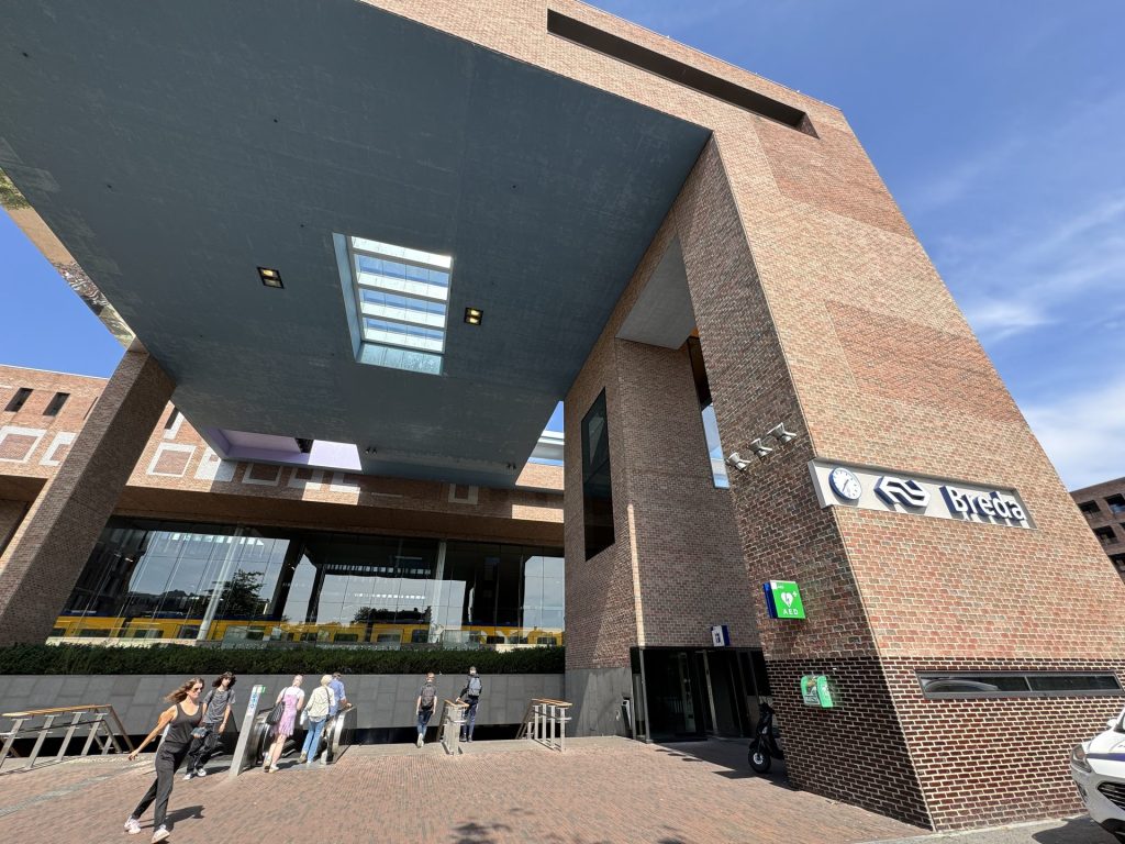 Station Breda gezien vanaf buiten