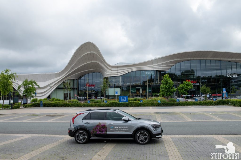 Bedrijfsauto van SEC Airdesign voor Westfield Mall of the Netherlands in Leidschendam